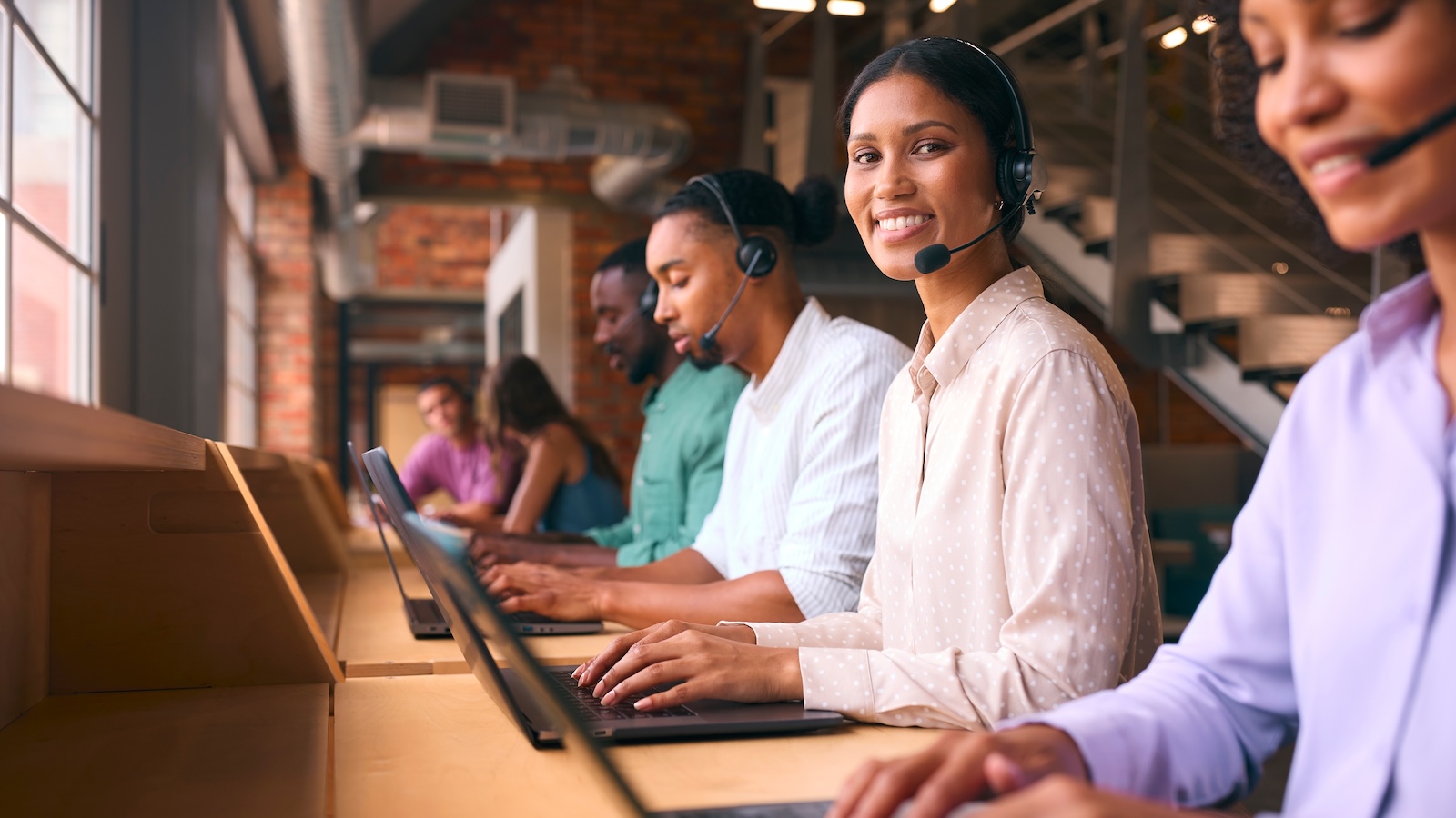 Customer-service team of Fachübersetzungsdienst preparing a personal fixed-price quote